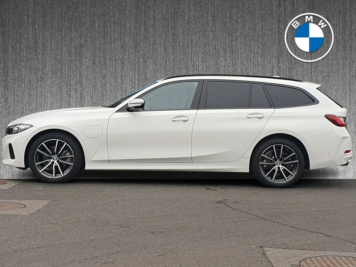 BMW 3-Series 330e Sport Touring - Image 4