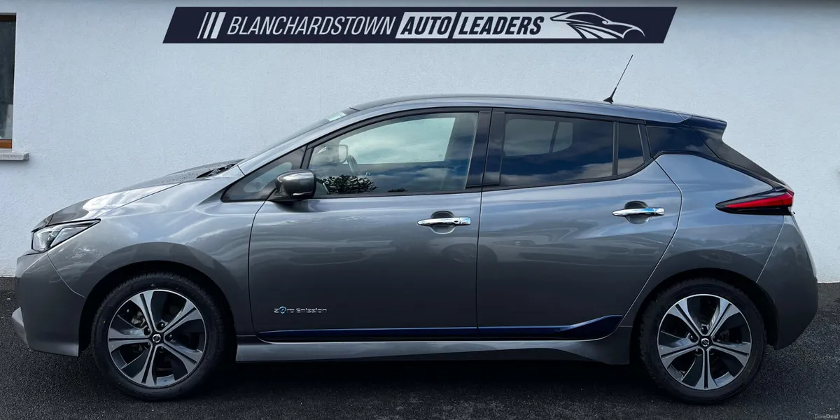 (202) NISSAN LEAF EV SV PREMIUM 40KWH NAV LOW KM - Image 2
