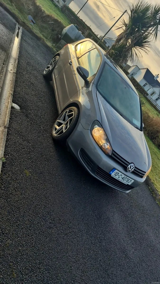 Volkswagen Golf 2010 - Image 1