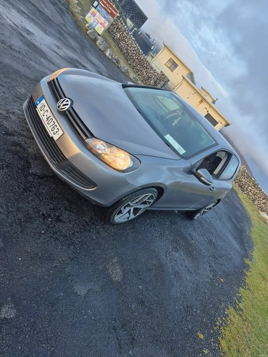 Volkswagen Golf 2010 - Image 2