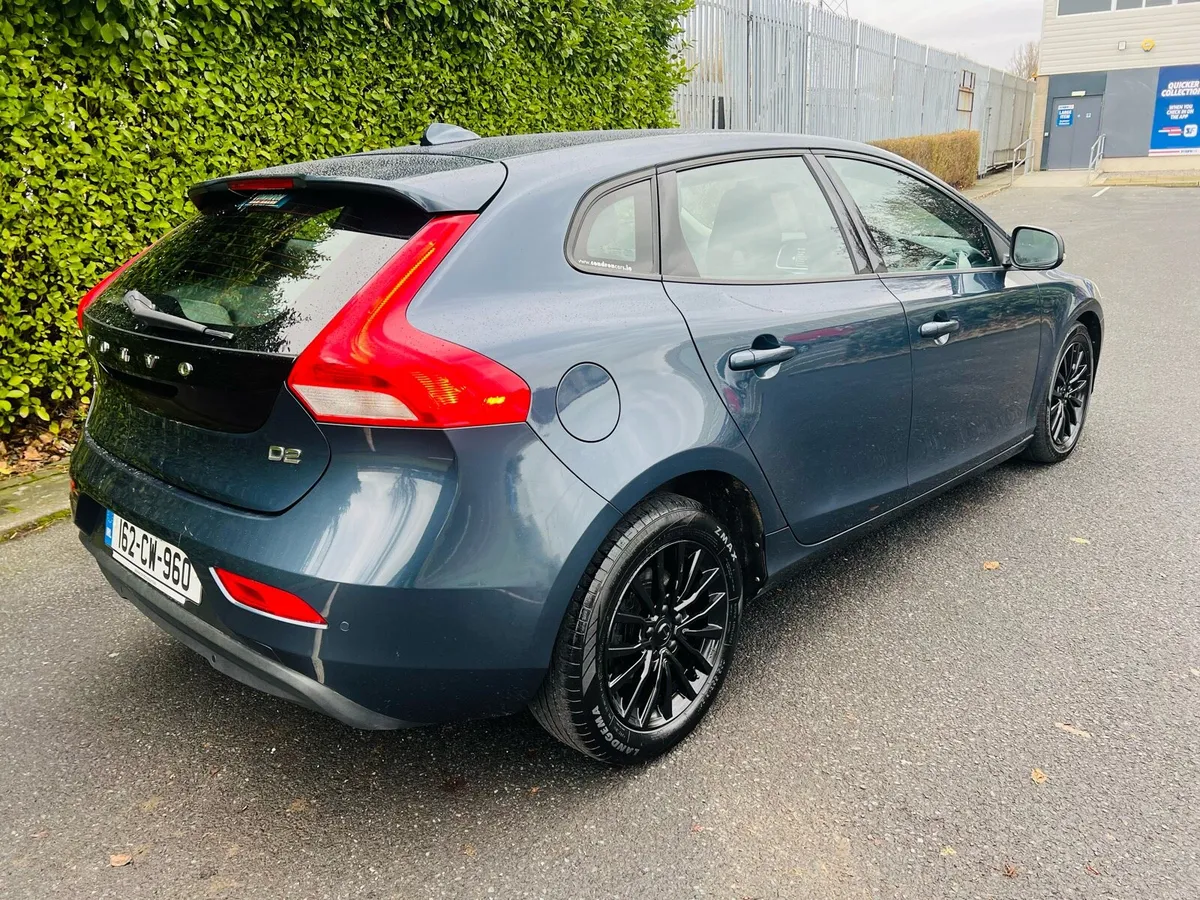 2016 Volvo V40 2.0 D2 Momentum - Image 3