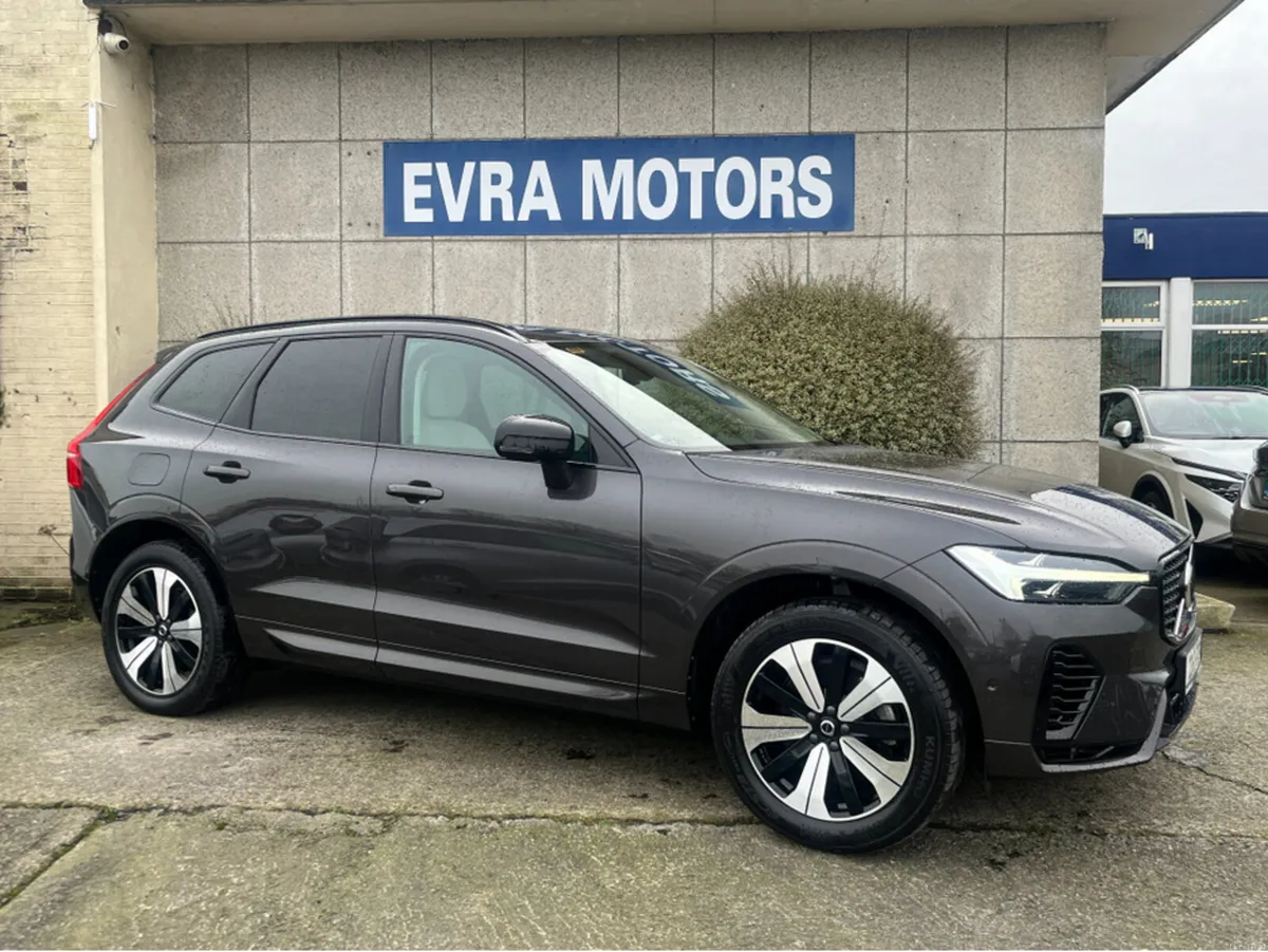 Volvo XC60 T6 PHEV PLUS DARK AWD 2.0 PETROL //PANO - Image 3