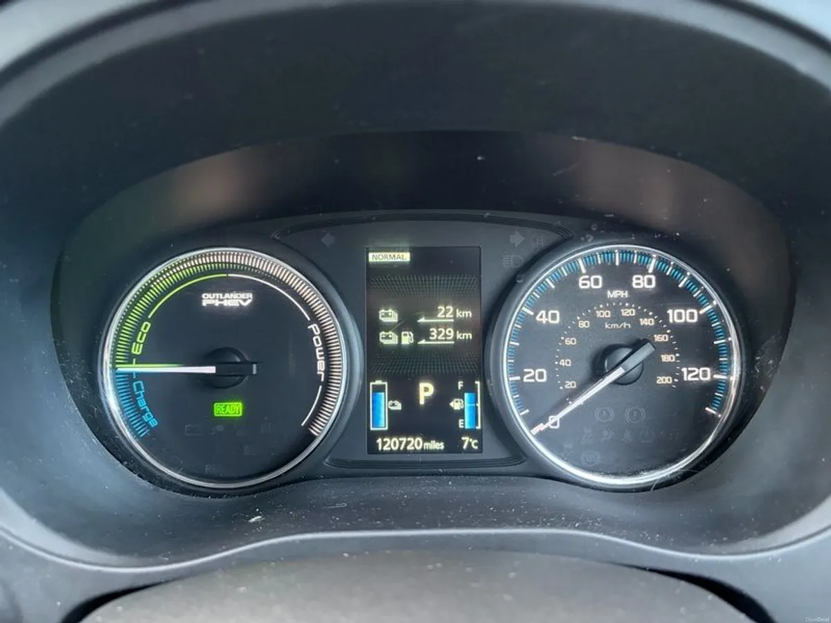 2015 Mitsubishi Outlander - Image 3