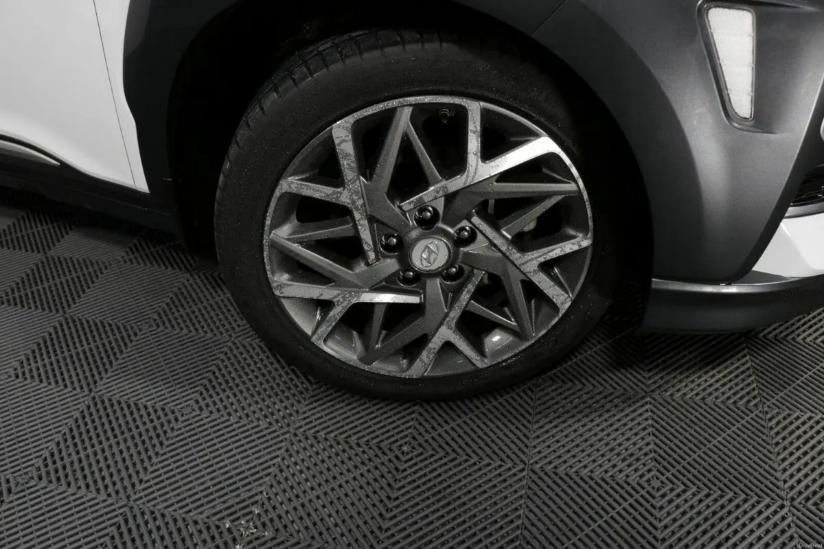 Hyundai KONA EXECUTIVE 1.6L PETROL AUTOMATIC COMPA - Image 3