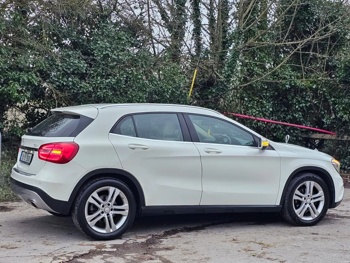 Mercedes-Benz GLA 2015 diesel automatic €6990 - Image 2