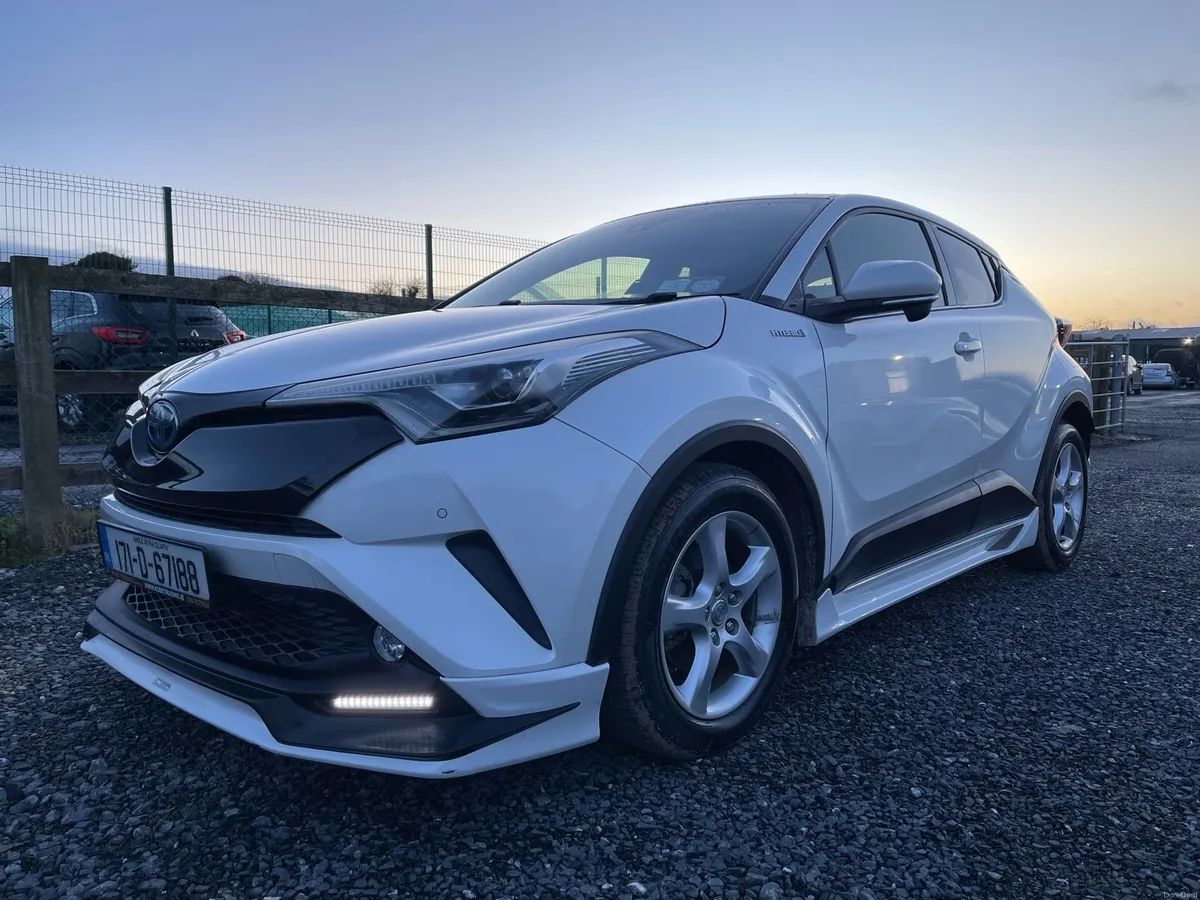 Toyota C-HR 2017🚗 Excellent condition - Image 2
