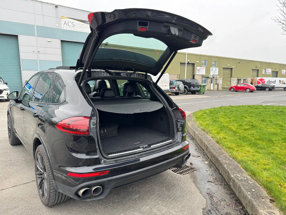 2017 Porsche Cayenne S 3.0 e-hybrid 416 hp - Image 4