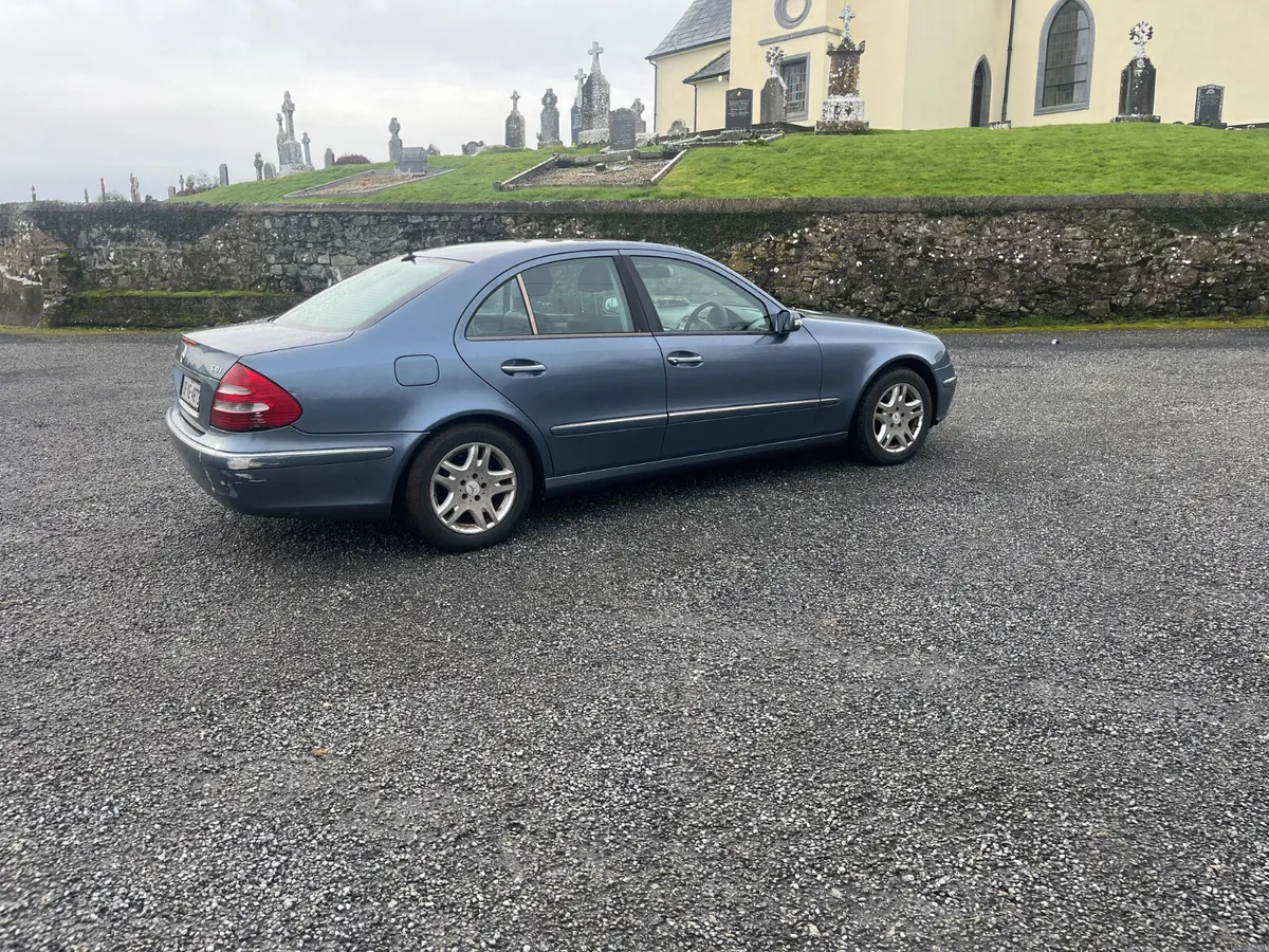 06 mercedes E220 cdi. AUTOMATIC - Image 3