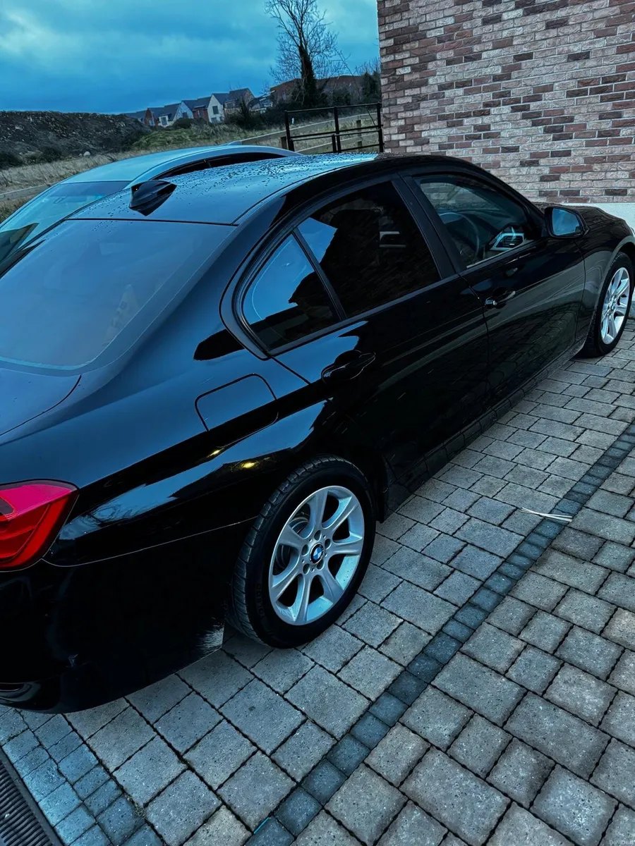 BMW 3-Series 2012 - Image 2