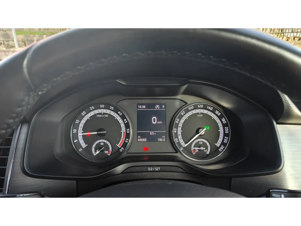 Skoda Kodiaq AMBITION 2.0 TDI 150 BHP-COMMERCIAL V - Image 2