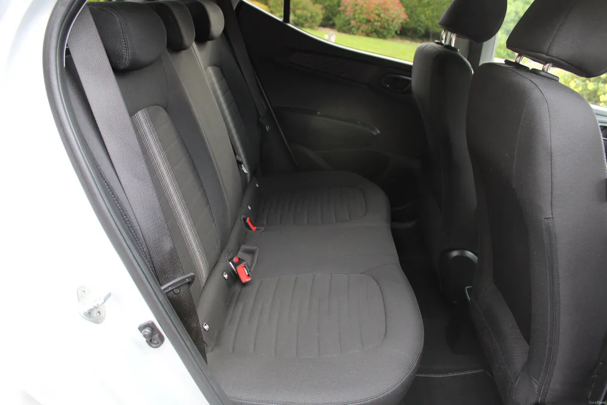 2017 HYUNDAI i10 DELUXE 1.0 5dr.