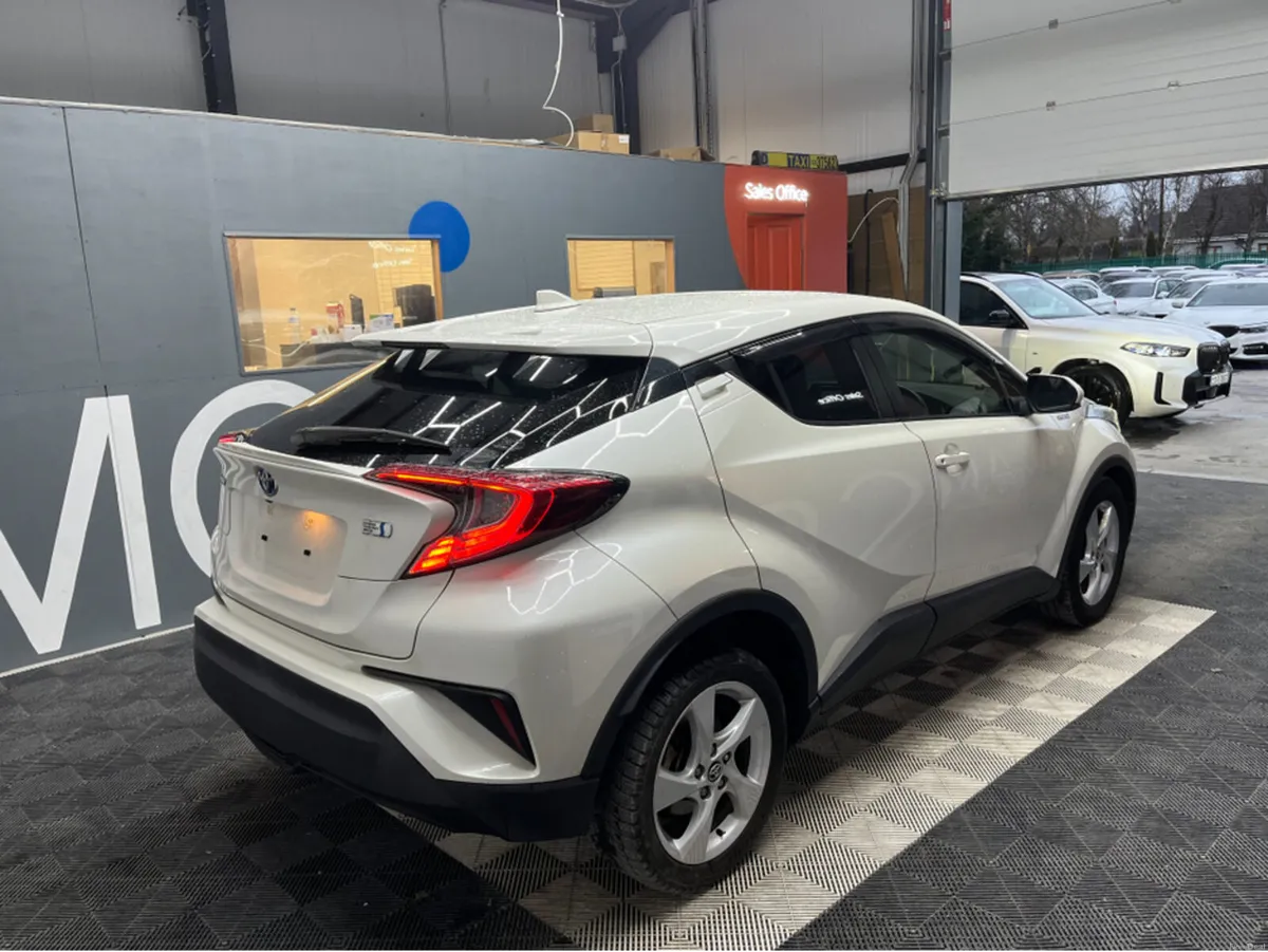 Toyota C-HR 2019 TOYOTA C-HR S LED PACKAGE 1.8 AUT - Image 2