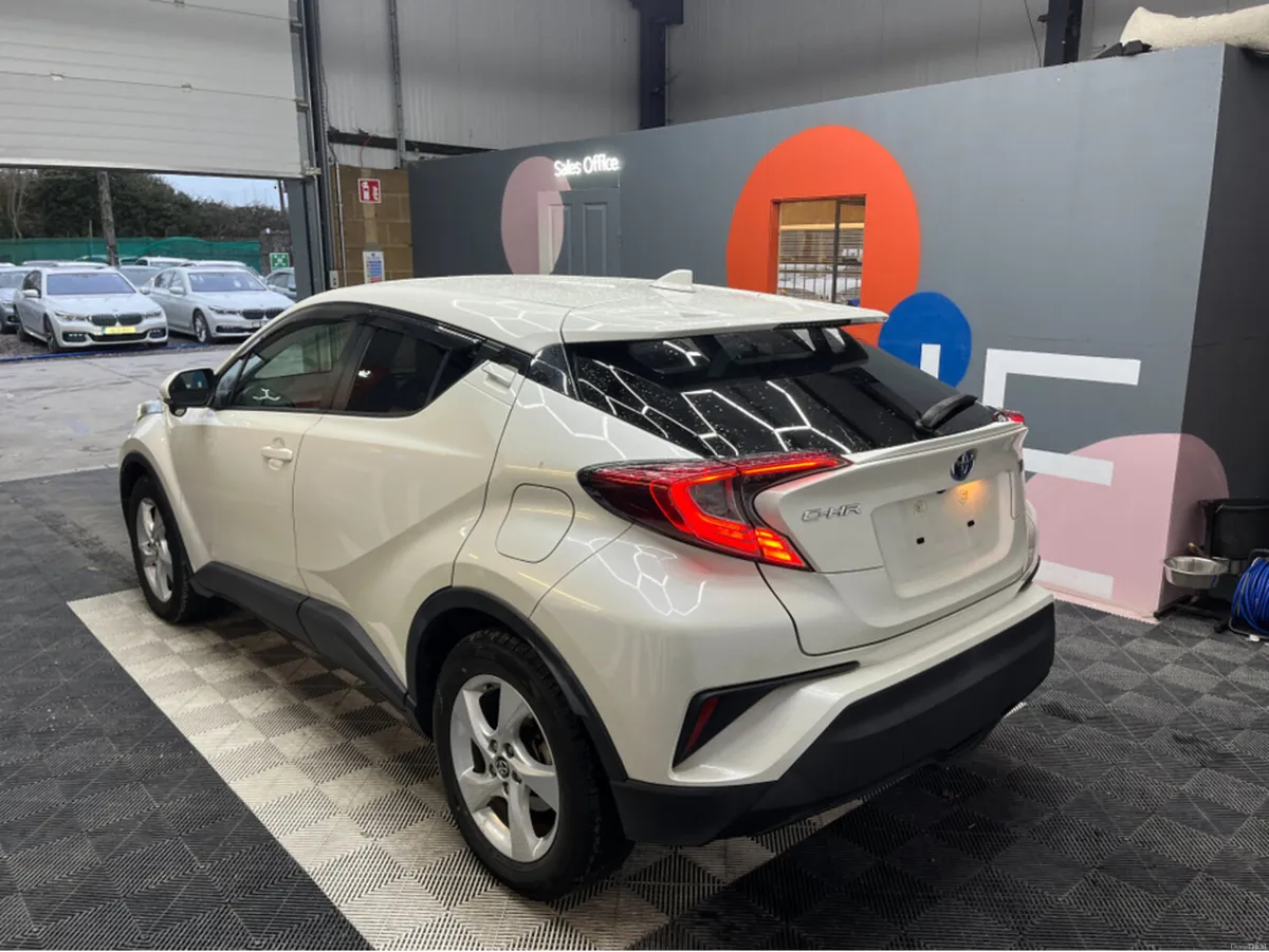 Toyota C-HR 2019 TOYOTA C-HR S LED PACKAGE 1.8 AUT - Image 4
