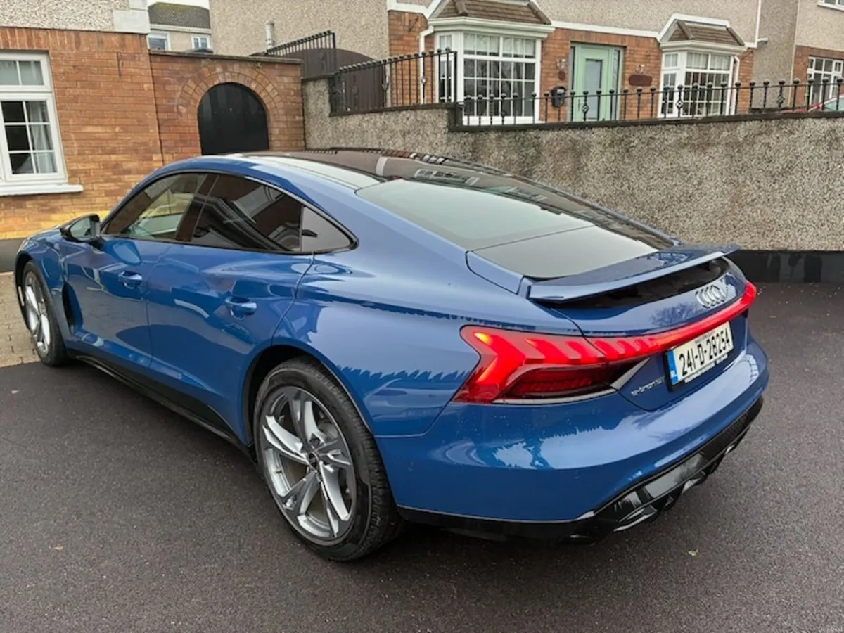 Audi e-tron 2024 - Image 4