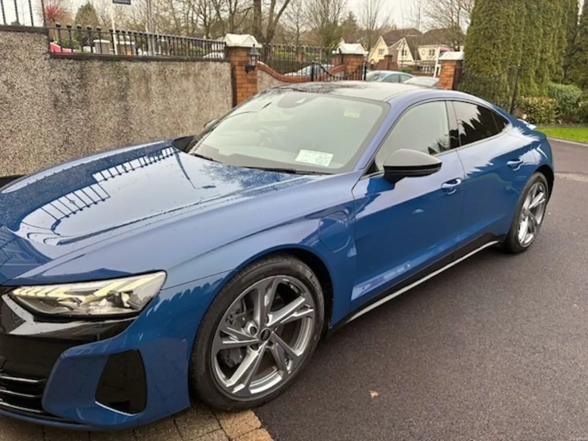 Audi e-tron 2024 - Image 3