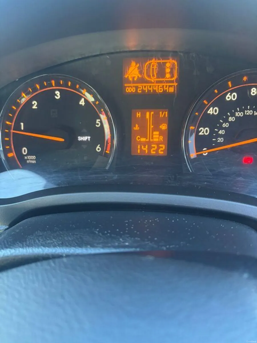 2009 Toyota Avensis - Image 2