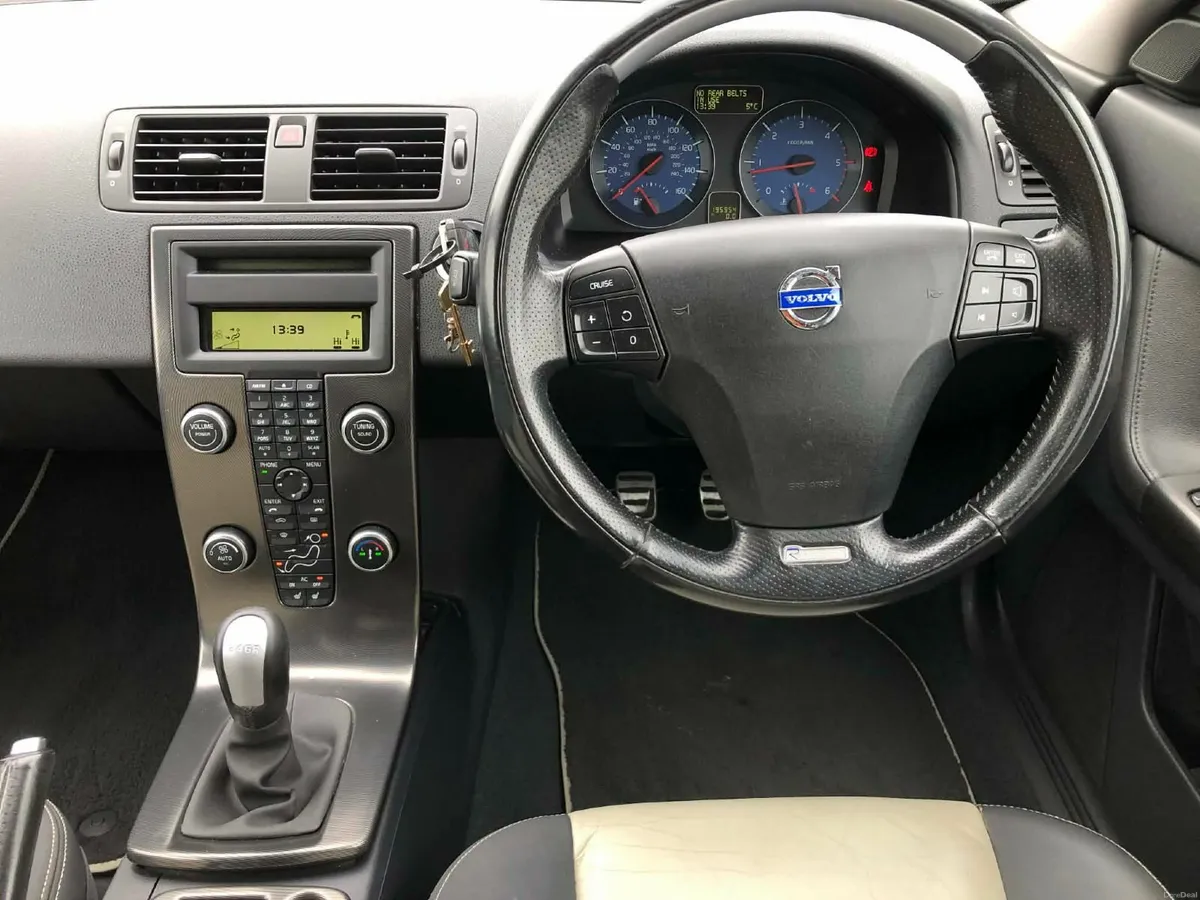 Volvo S40 2011 - Image 2