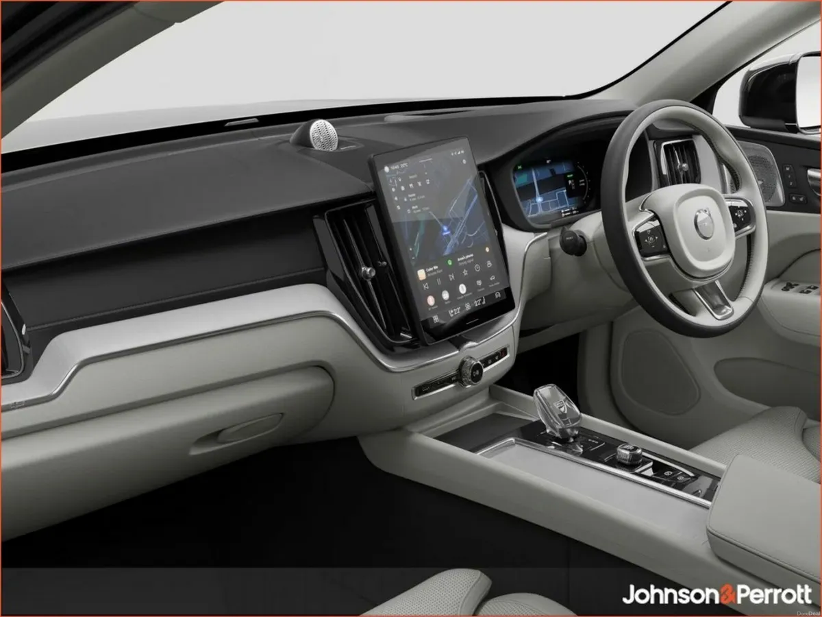 Volvo XC60 T6 350 AWD PHEV Ultra Bright - Onyx Bla - Image 2
