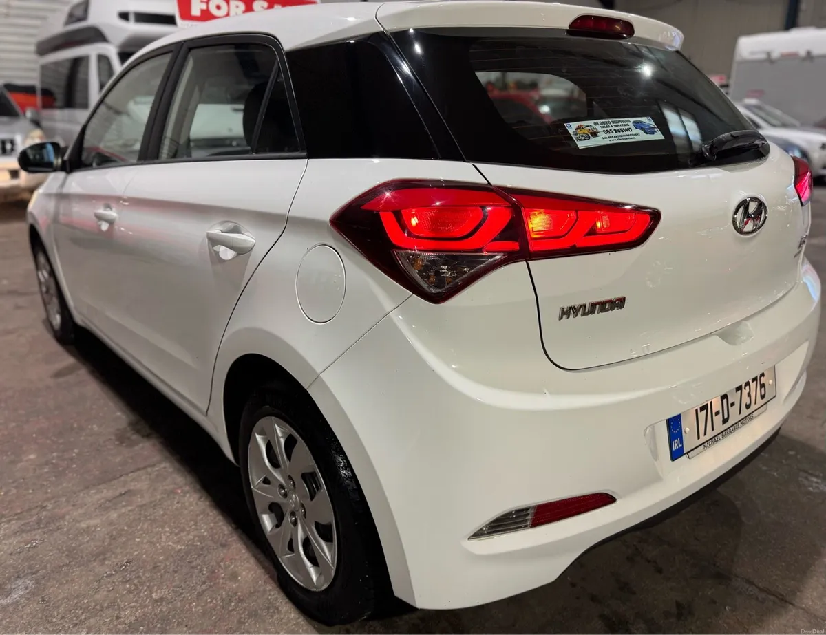 2017 Hyundai i20 - Image 3