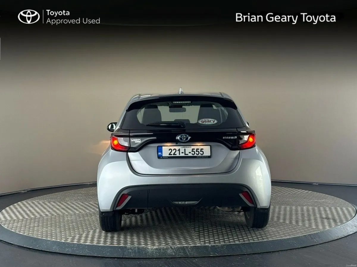 Toyota Yaris HYBRID LUNA - Image 4