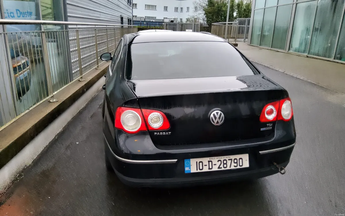 Volkswagen Passat 2010 - Image 4