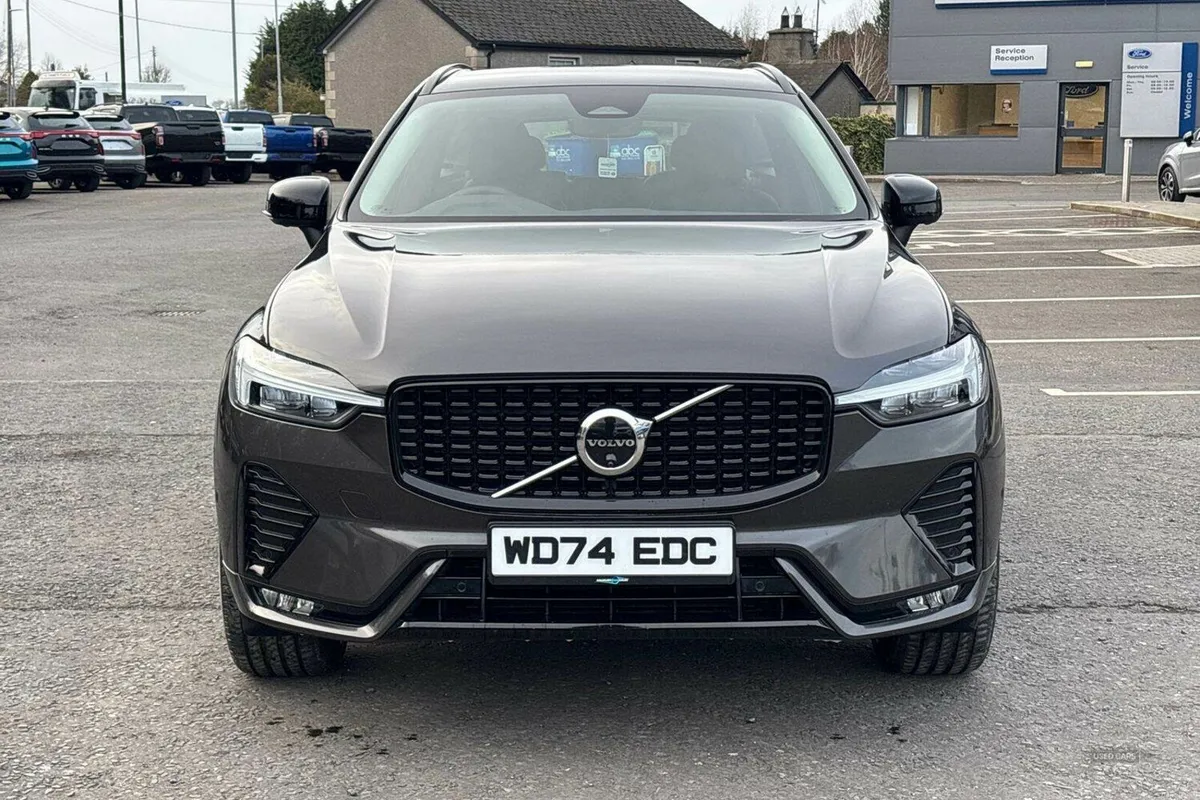 Volvo XC60 2.0 B5 MHEV Plus Petrol Hybrid Auto AWD - Image 4