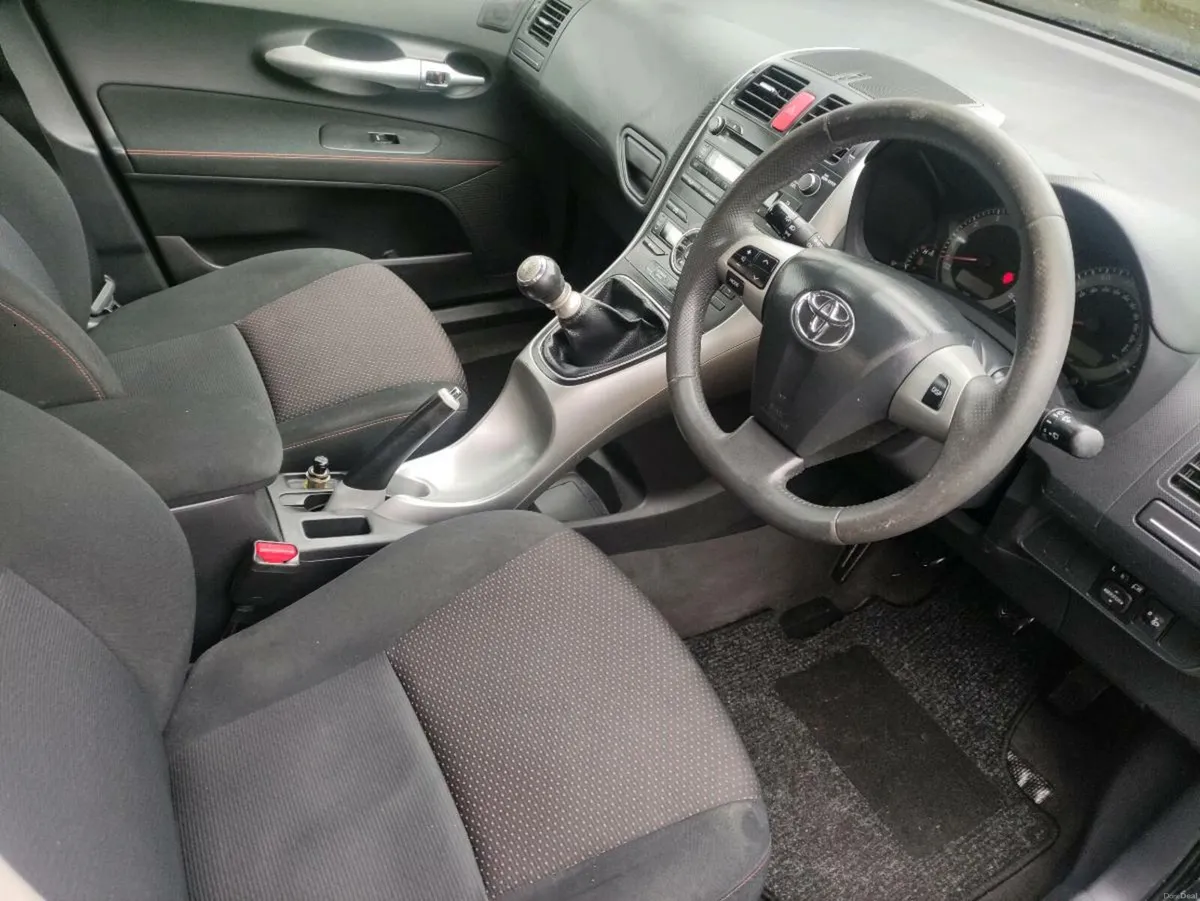 Toyota auris sr sport for sale taxed - Image 3