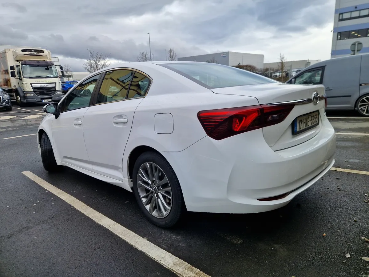 Toyota avensis VERY LOW MILEAGE - Image 2