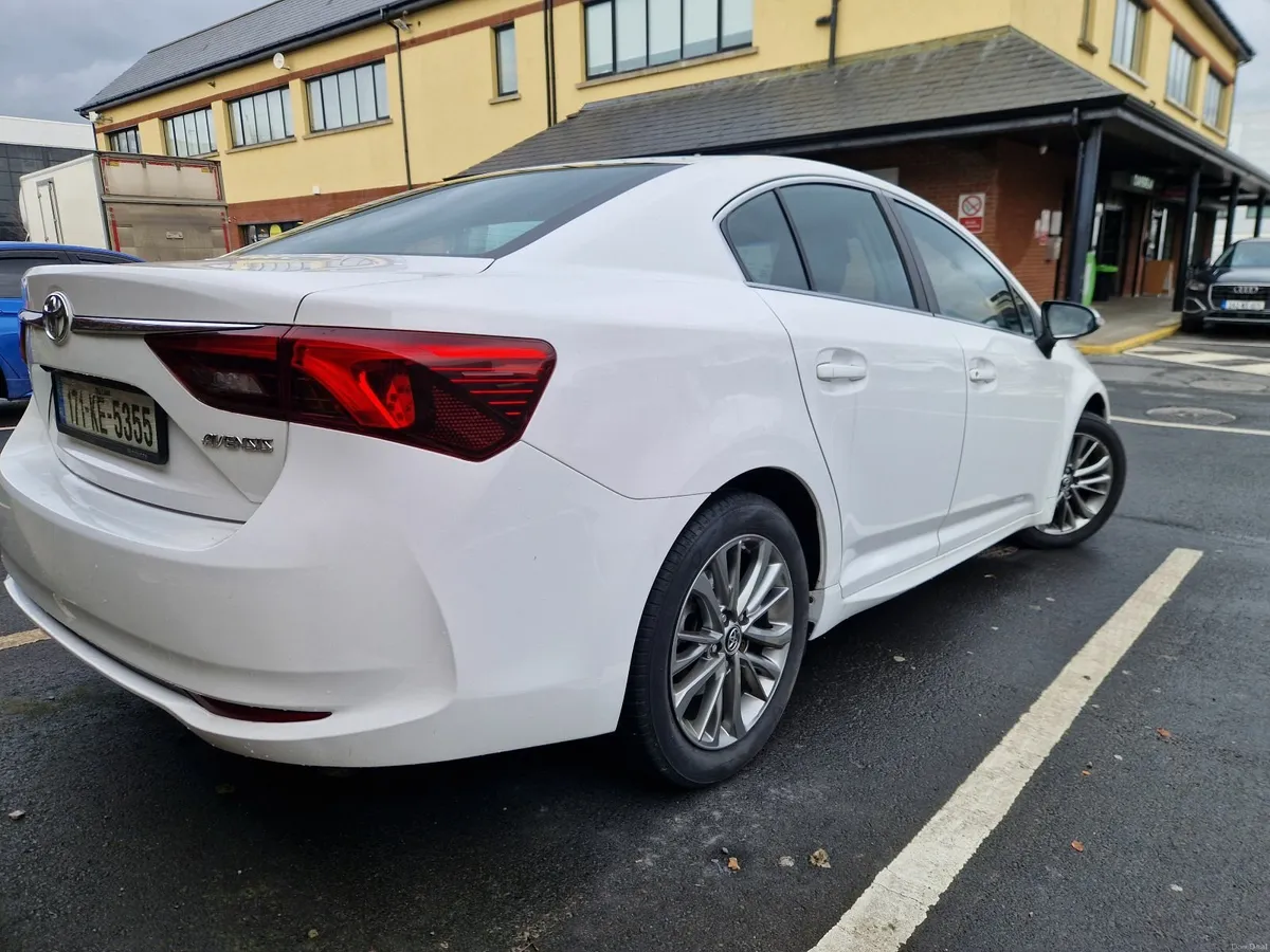 Toyota avensis VERY LOW MILEAGE - Image 3