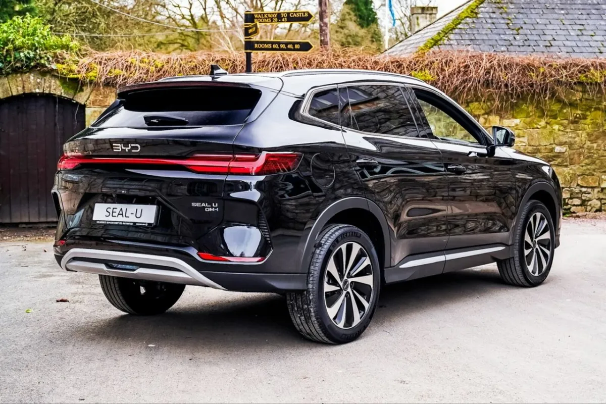 BYD SEAL U Comfort Plug in Hybrid - Image 2