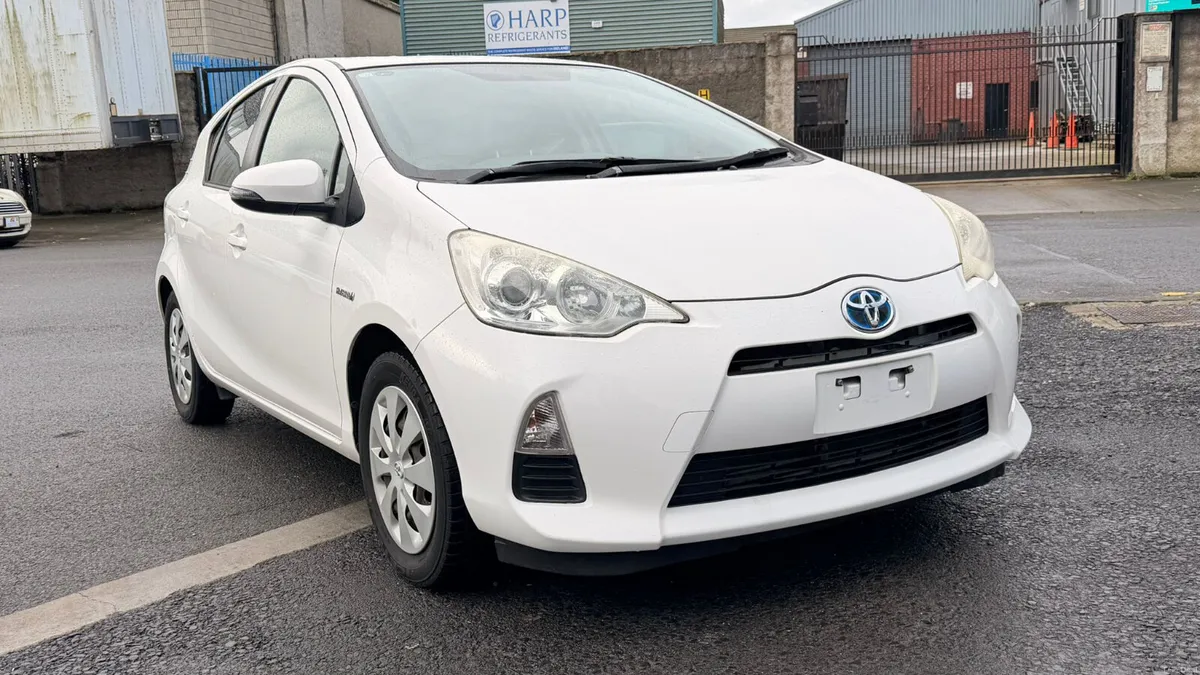 TOYOTA AQUA 2012 WHITE - Image 3