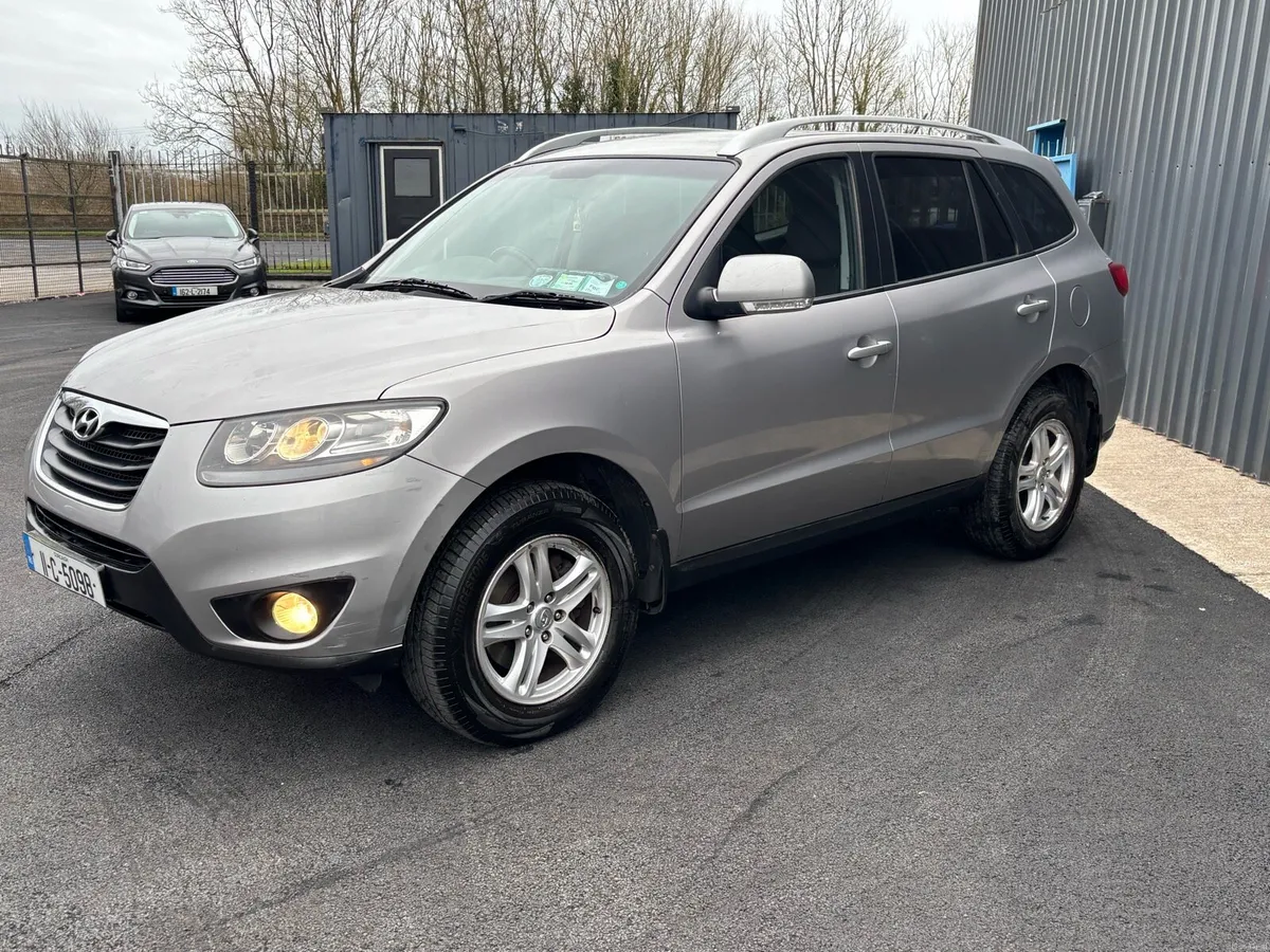 2011 Hyundai Santa Fe 7 seater - Image 3