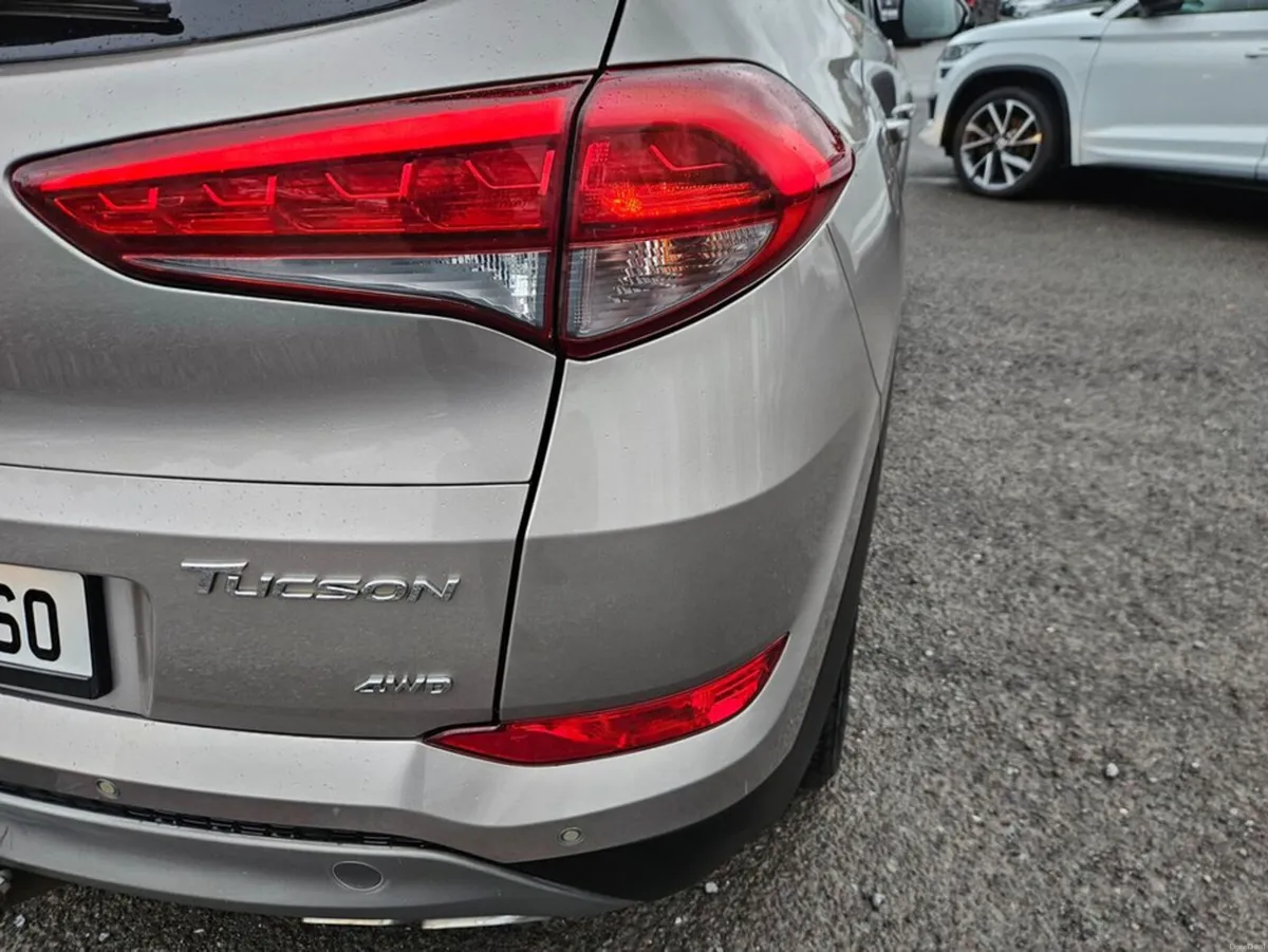 Hyundai Tucson 2.0 SE NAV Automatic 4wd - Image 4