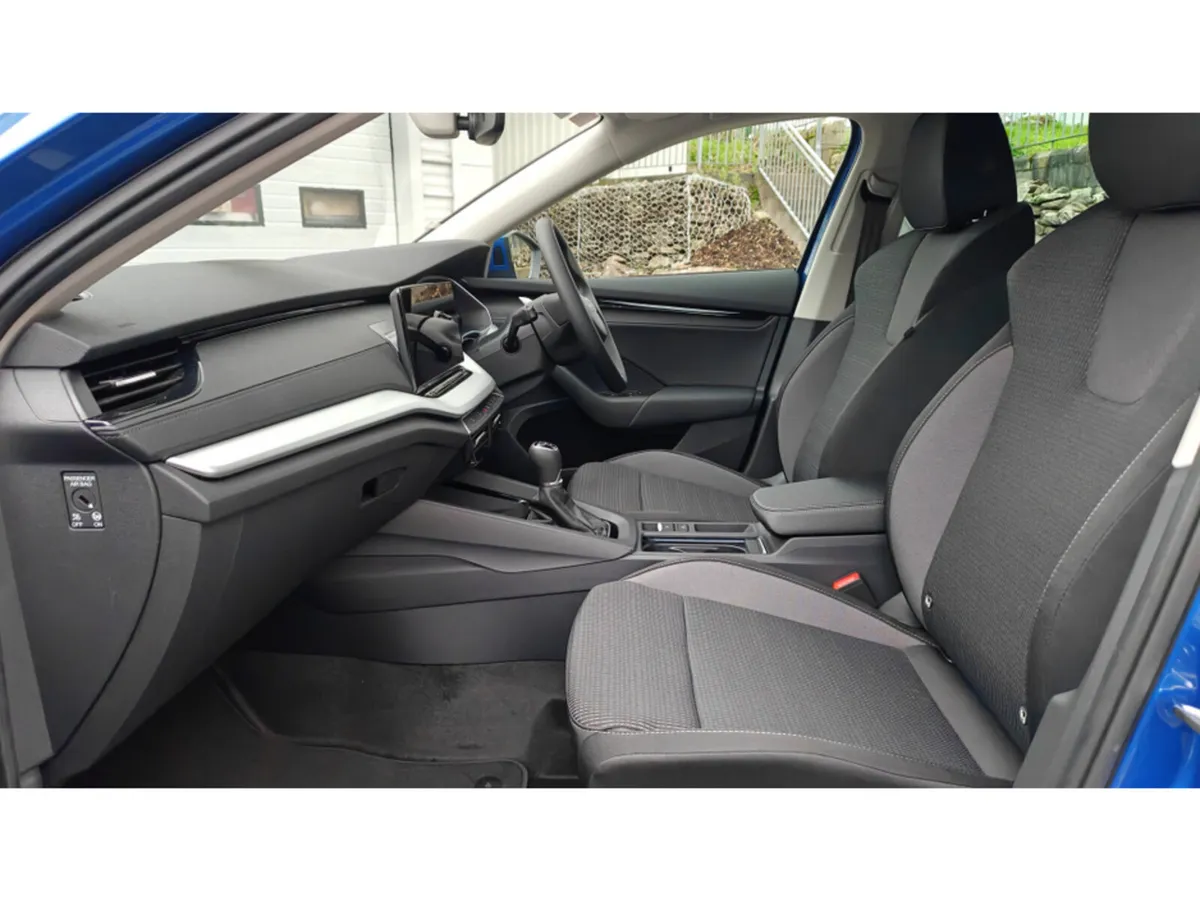 Skoda Octavia COMBI SELECTION 2.0 TDI 115 BHP 5DR- - Image 3