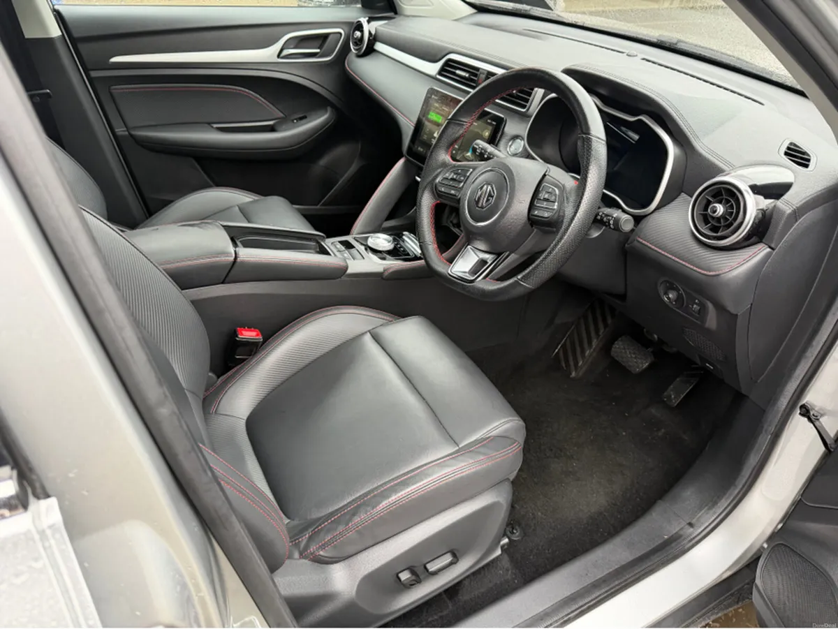 MG ZS TROPHY EV LONG RANGE 73KWH//LOW MILEAGE//SUN - Image 4