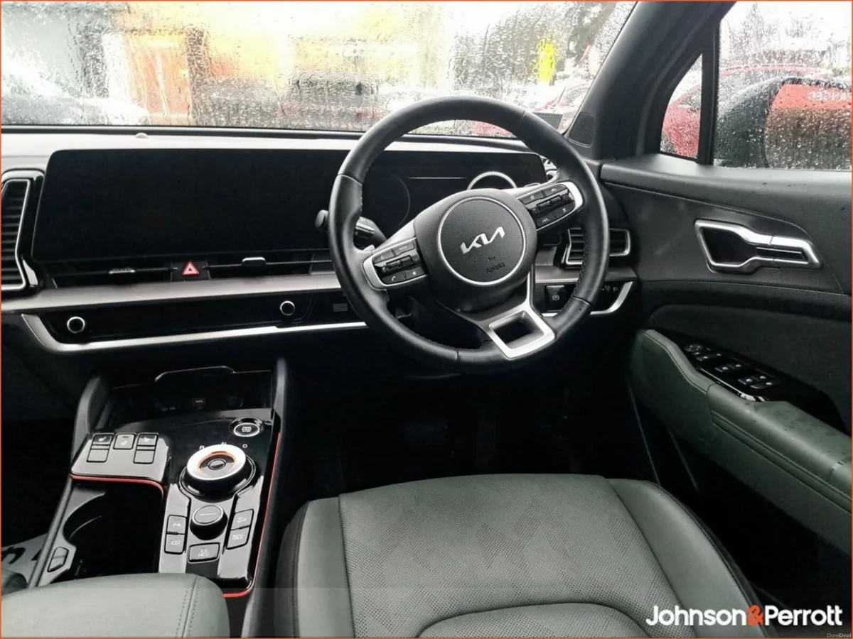 Kia Sportage Anniversary Edition Plug-in Hybrid - Image 4