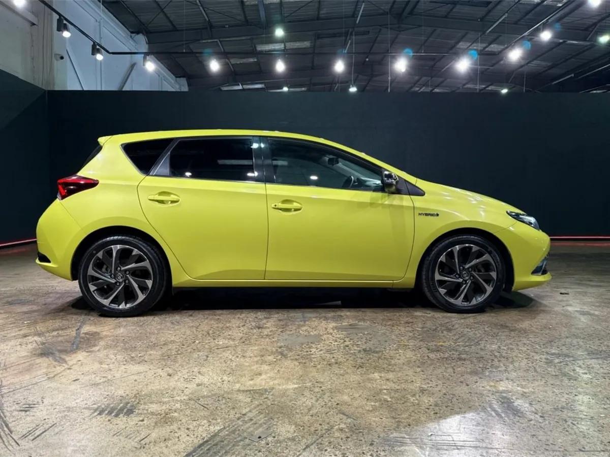 Toyota Auris 1.8 HYBRID - BRICK LANE EDITION - HAL - Image 3