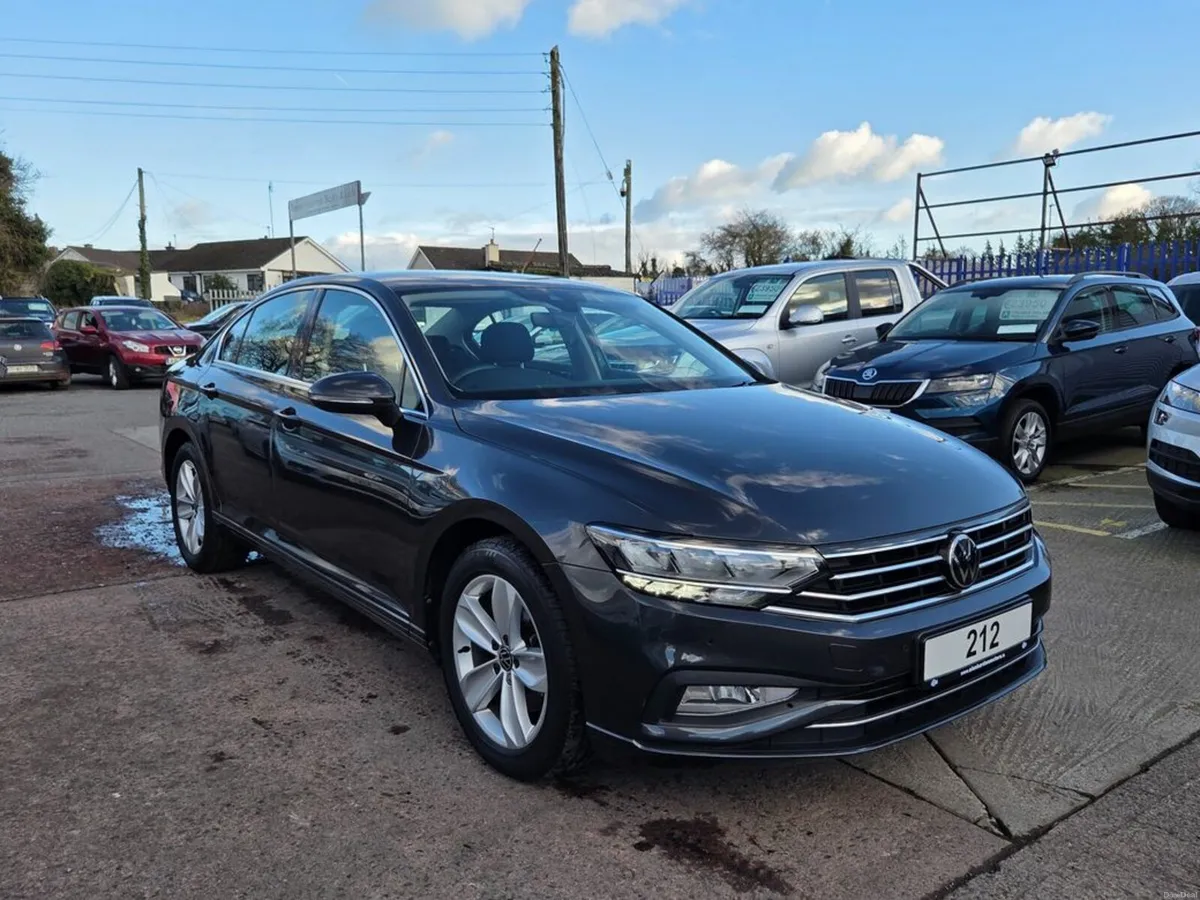 Volkswagen Passat SE NAV TDI - Image 2