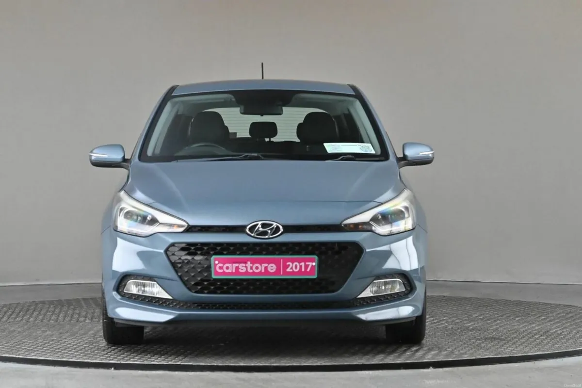 Hyundai i20 1.2 ACTIVE DELUXE 6SPD **BI-TONE INTER - Image 2