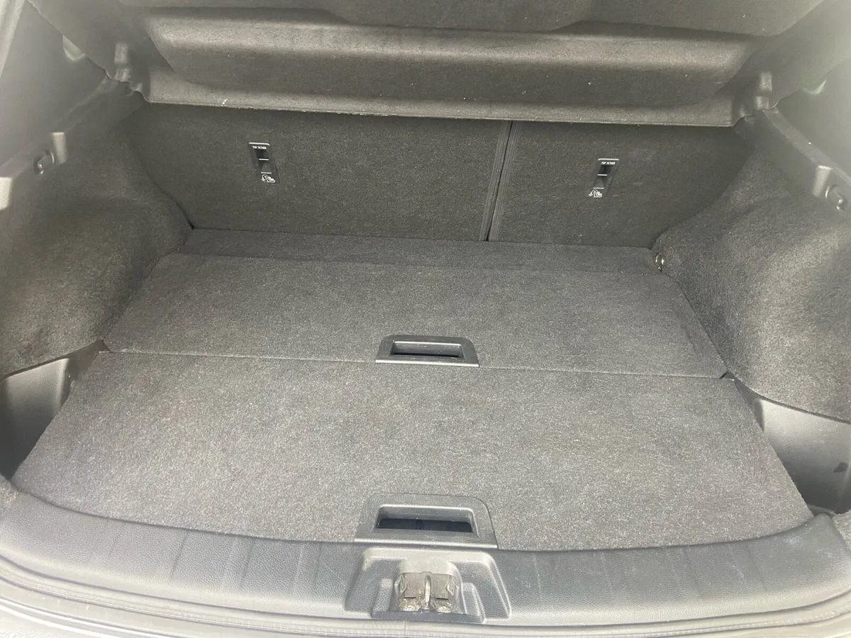 Nissan Qashqai 1.2 Sv premium - Image 4
