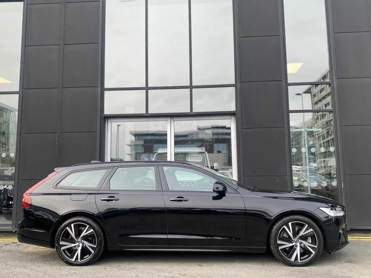 Volvo V90 T6 Dark Plus Recharge AWD Auto (PHEV) - Image 4
