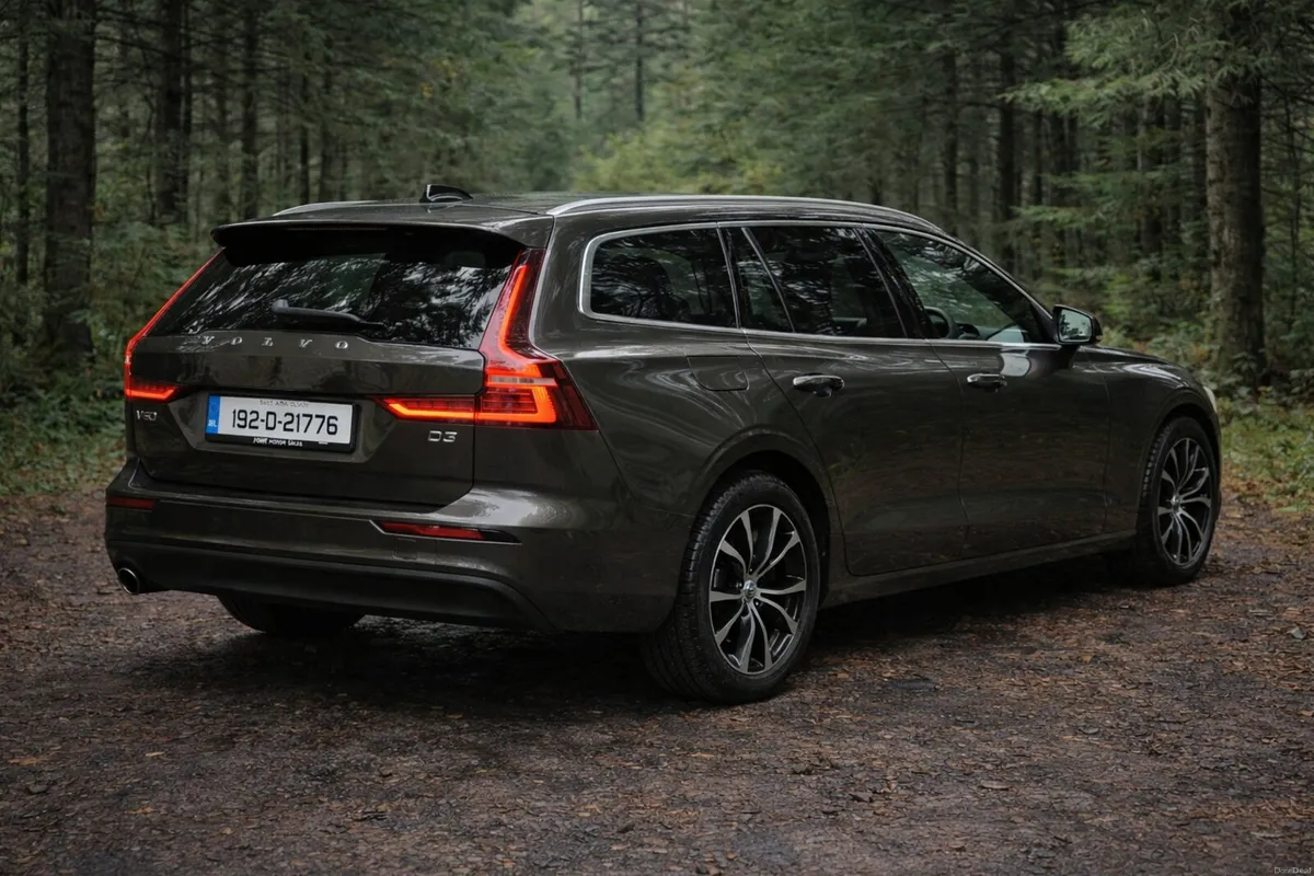 192 VOLVO V60 2.0D MANUAL MOMENTUM - Image 6