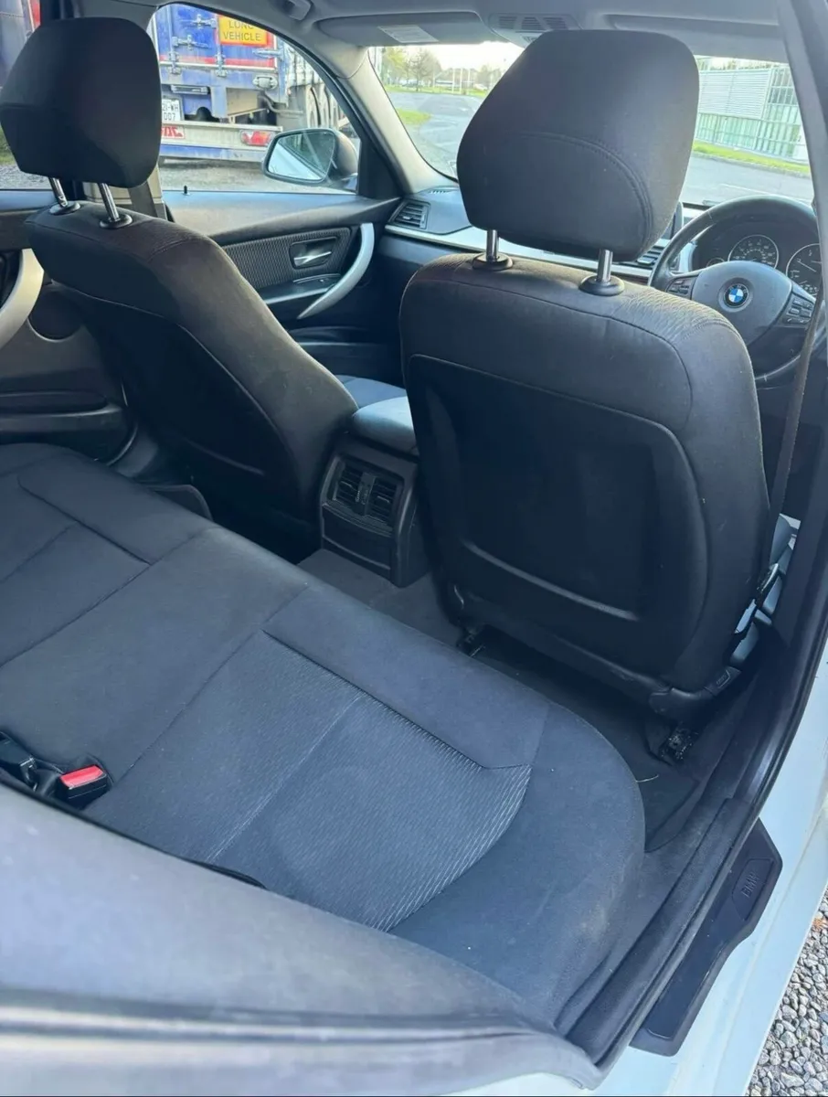 131 BMW 320D EFFICIENTDYNAMICS - Image 4