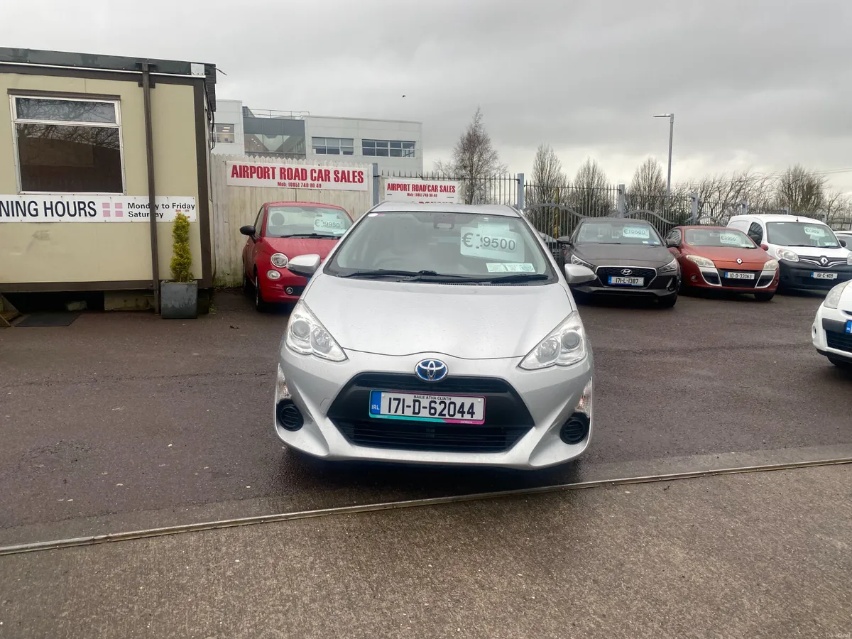 Toyota Aqua 2017 - Image 2