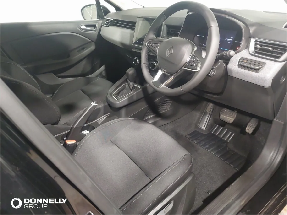 Renault Clio Hatchback Evolution - Image 4