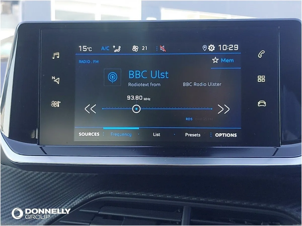 Peugeot 208 Hatchback Allure Premium - Image 3