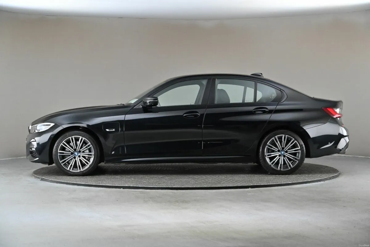 BMW 3-Series 330E M SPORT PHEV **360 PAN CAMERA** - Image 5