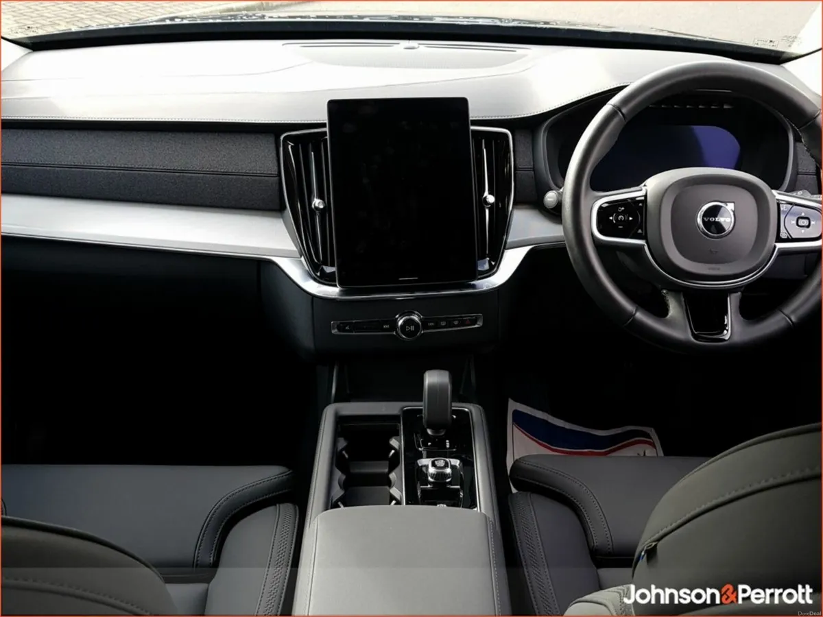 Volvo XC90 Xc90 Core T8 Phev Awd Auto  Core  Recha - Image 2