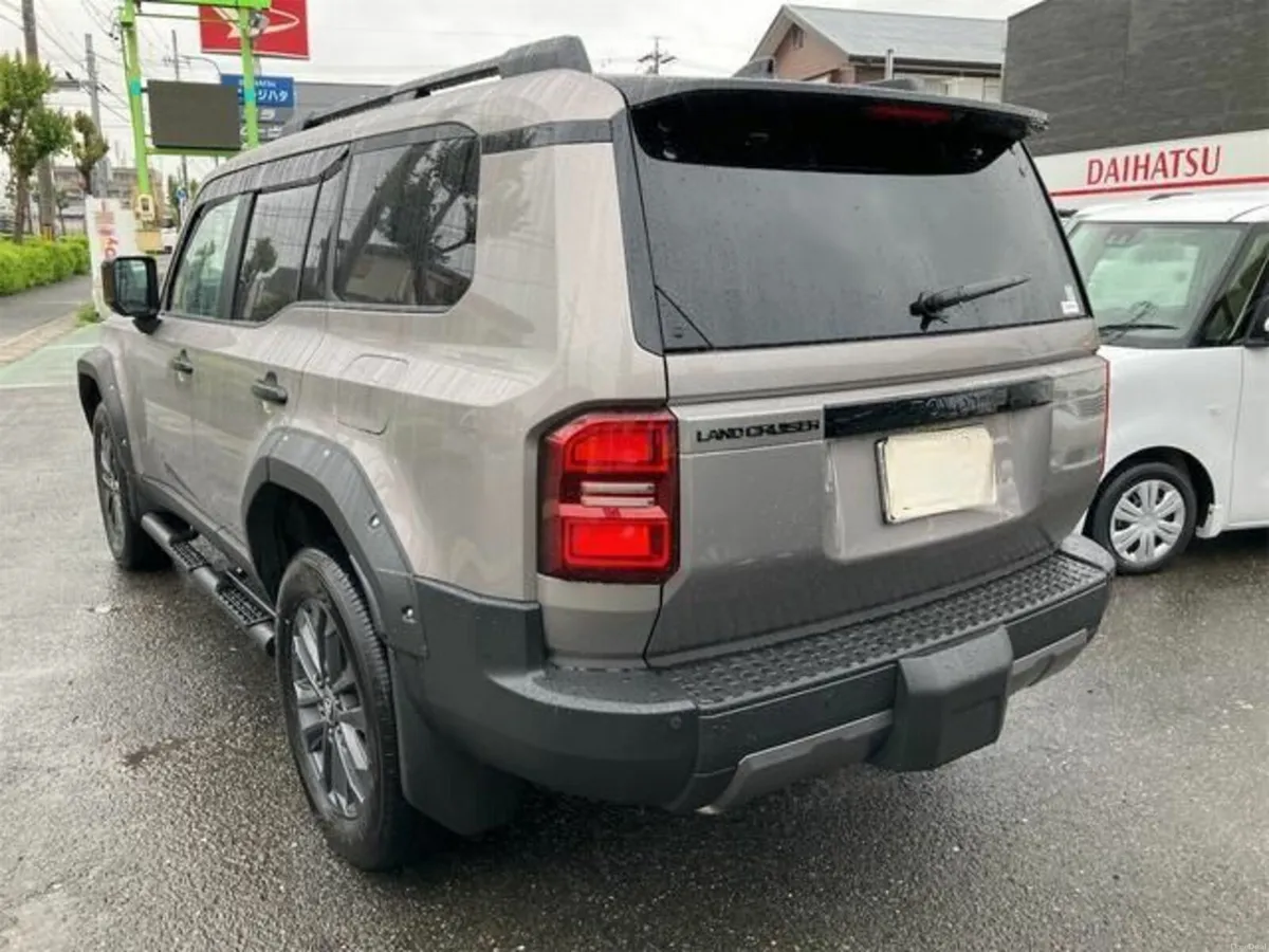 2025 Toyota Landcruiser 250 ZX 2.8 Diesel 7 seats - Image 4