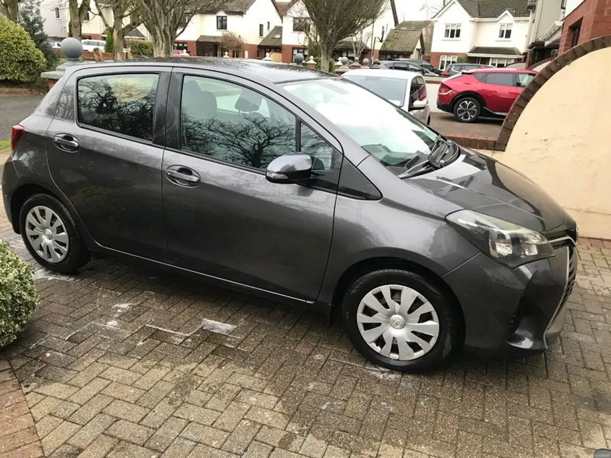 2015 Toyota Yaris - Image 2